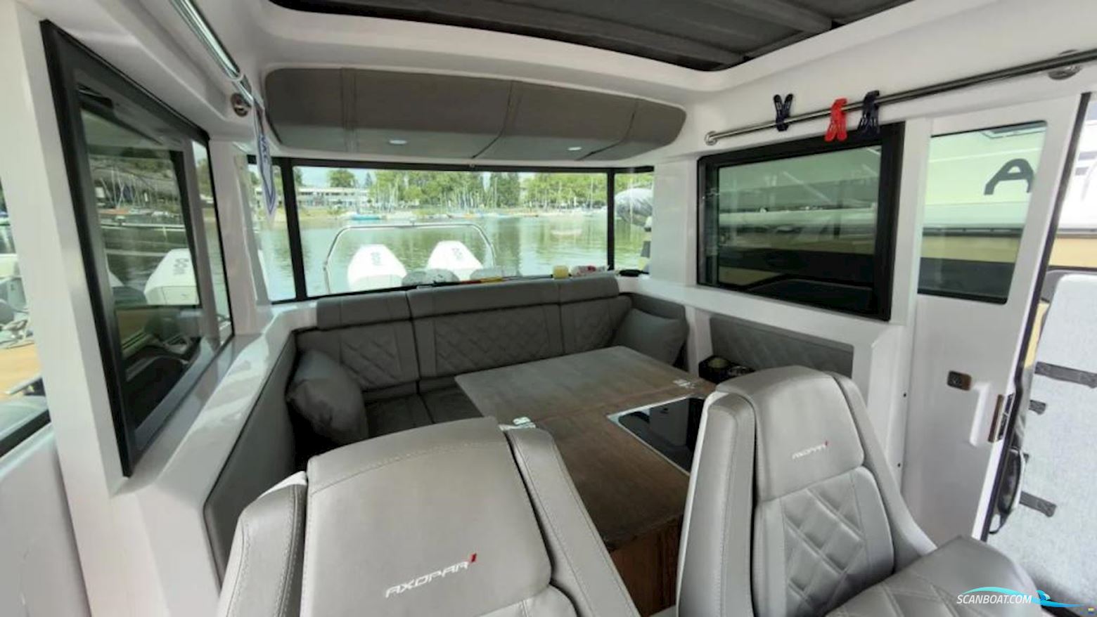 AXOPAR 37 XC Cross Cabin