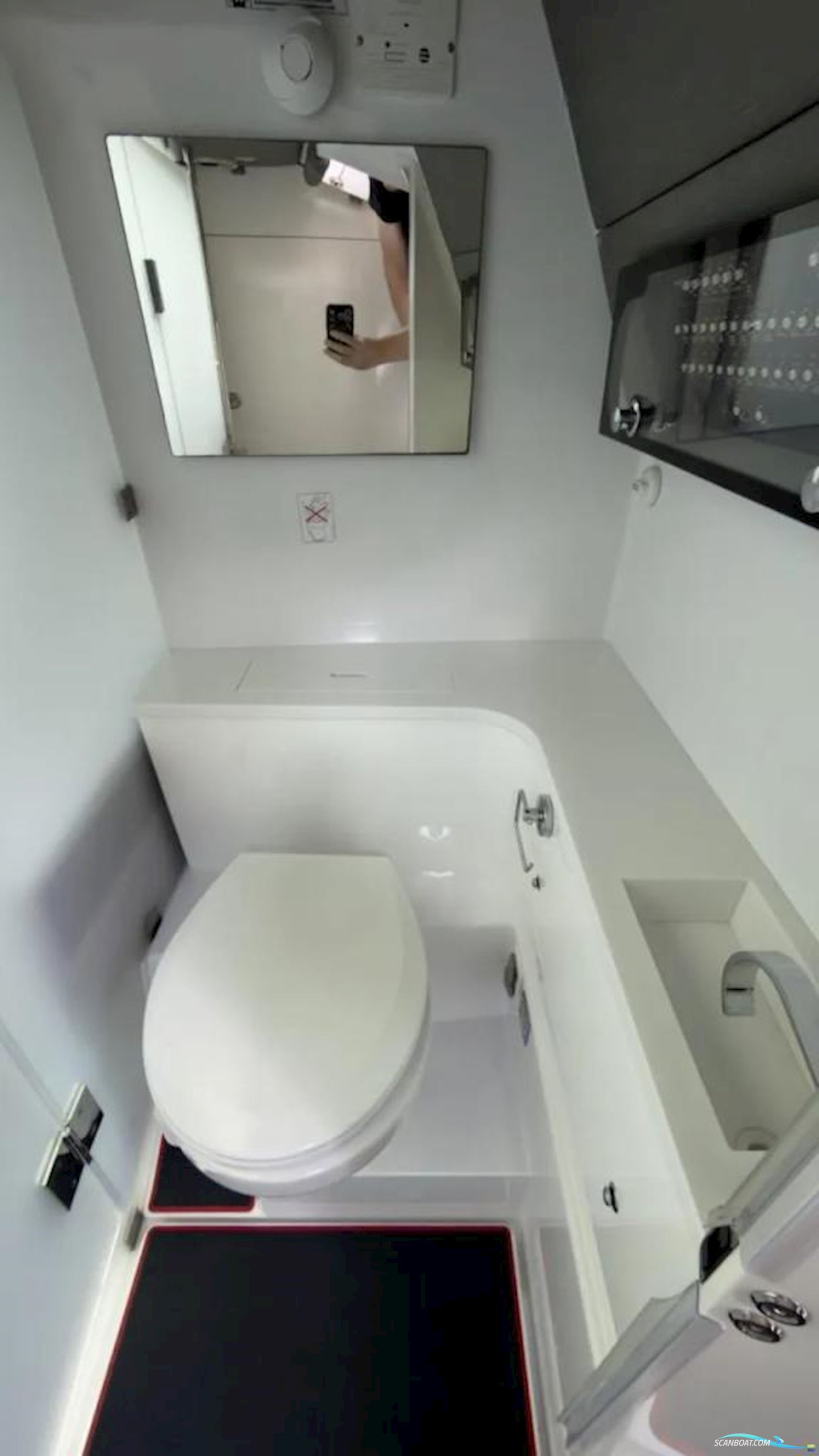 AXOPAR 37 XC Cross Cabin