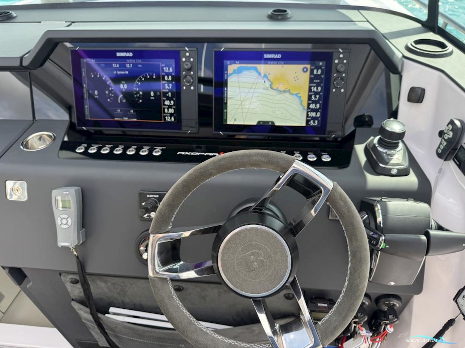 AXOPAR 37 XC Cross Cabin