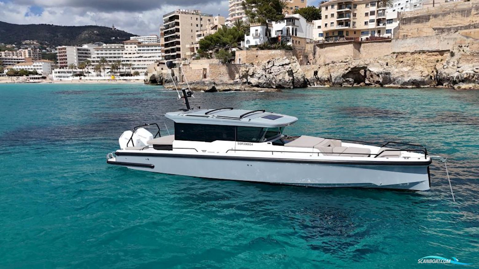 AXOPAR 37 XC Cross Cabin