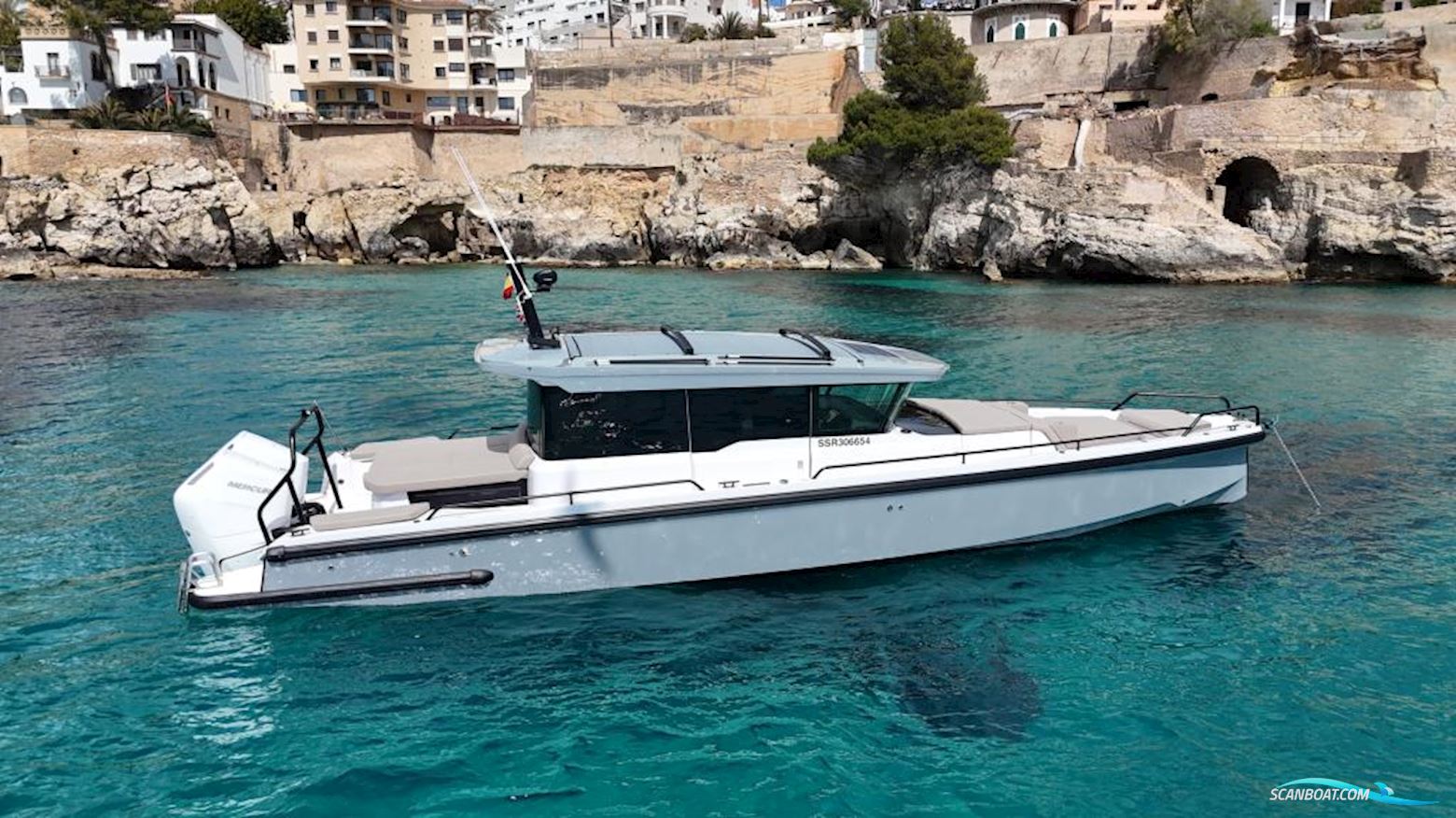 AXOPAR 37 XC Cross Cabin