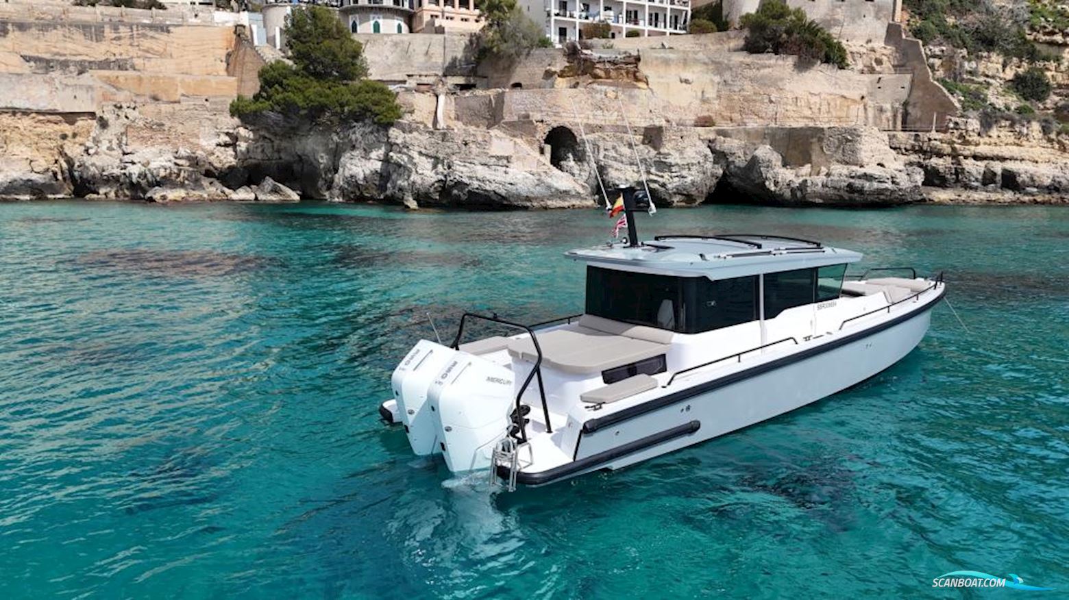AXOPAR 37 XC Cross Cabin