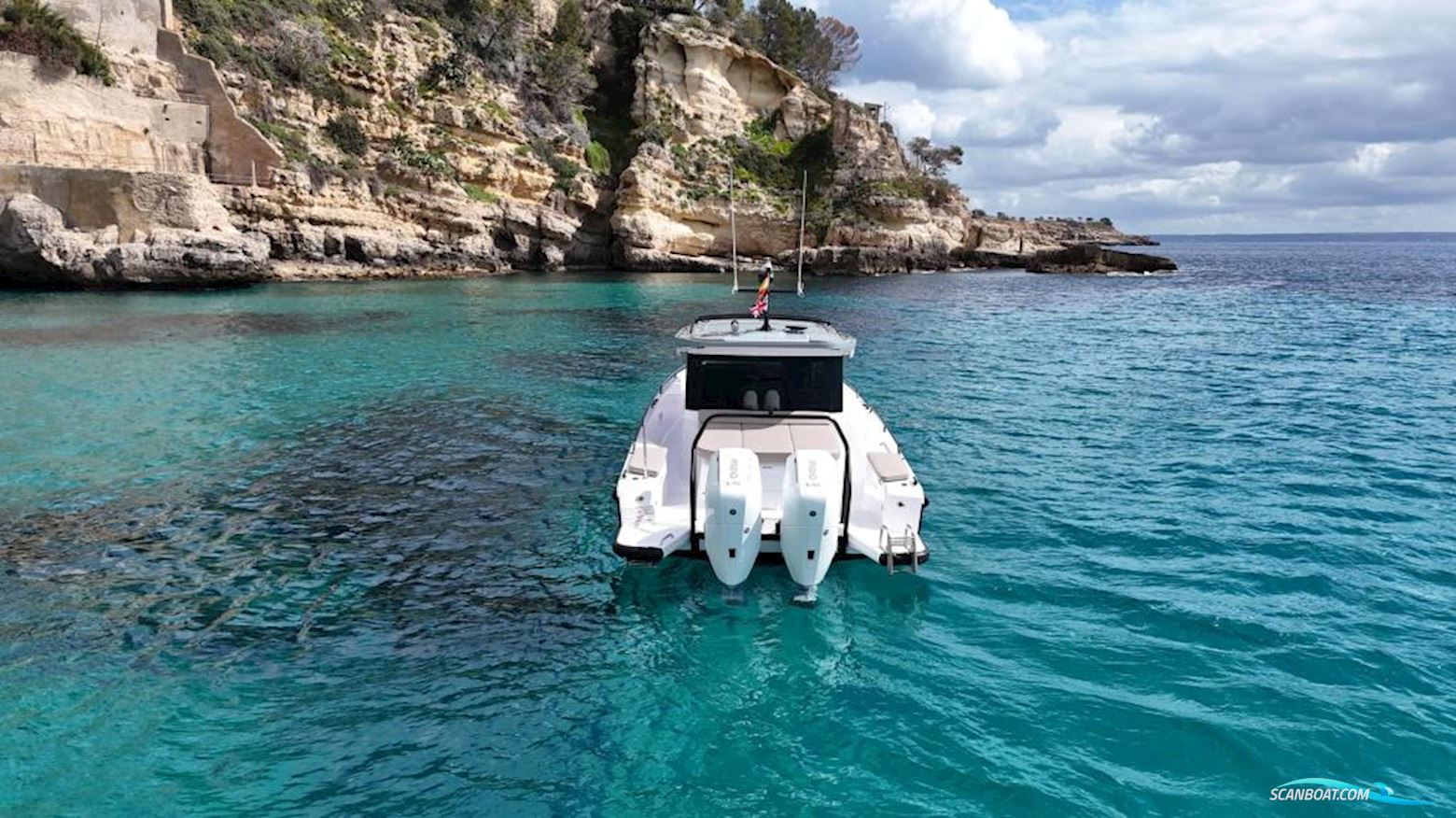 AXOPAR 37 XC Cross Cabin