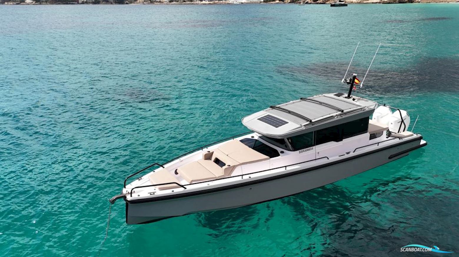 AXOPAR 37 XC Cross Cabin