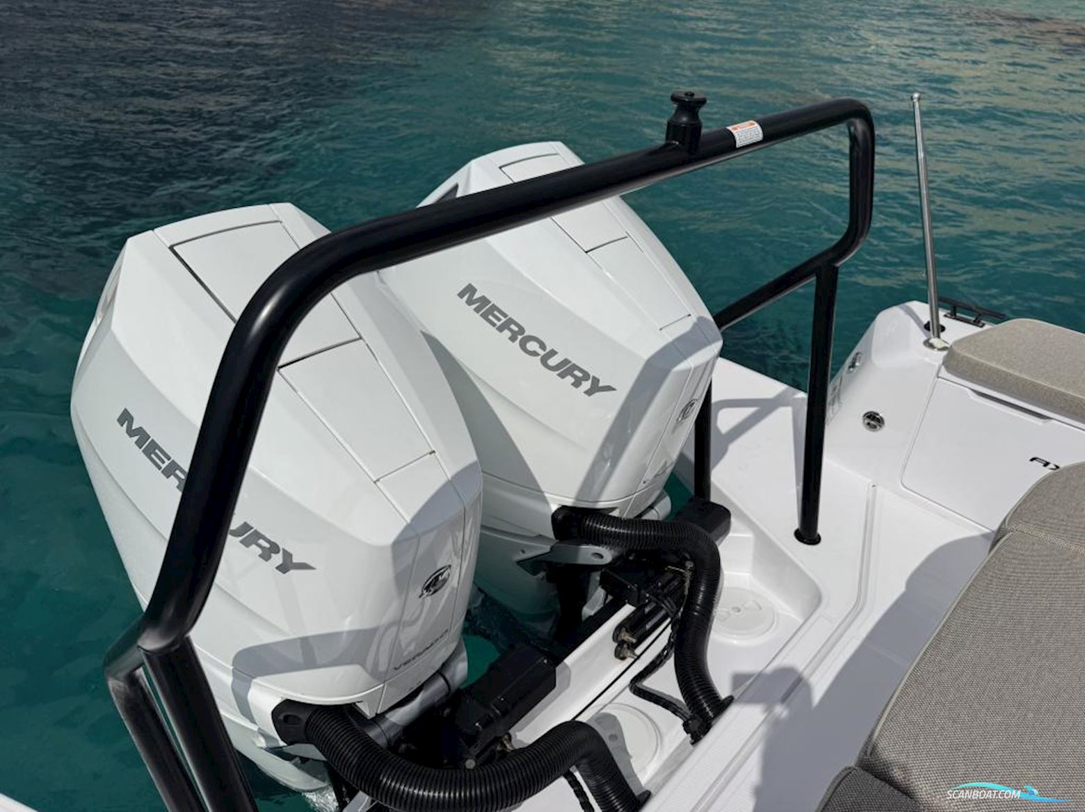 AXOPAR 37 XC Cross Cabin
