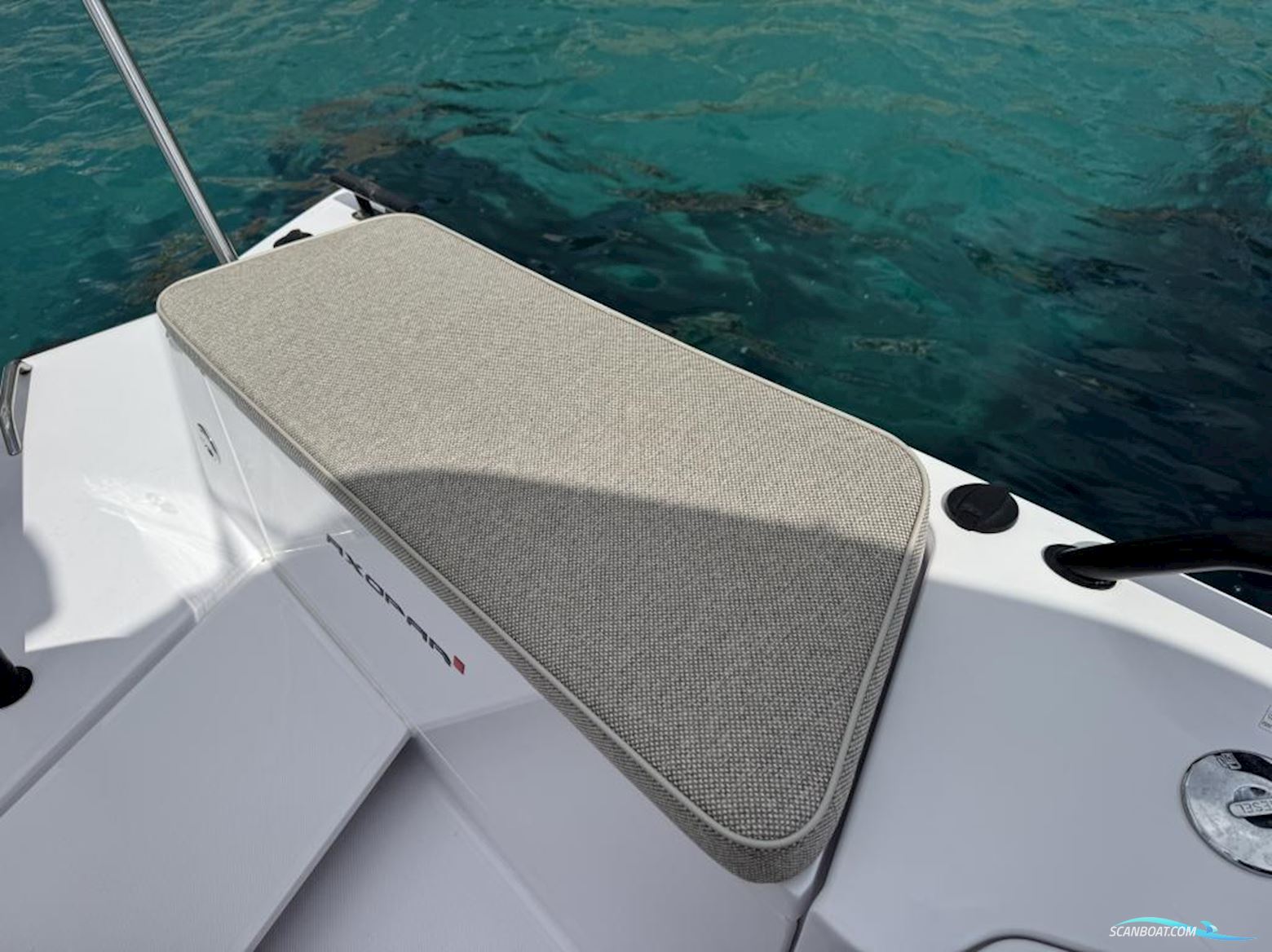 AXOPAR 37 XC Cross Cabin