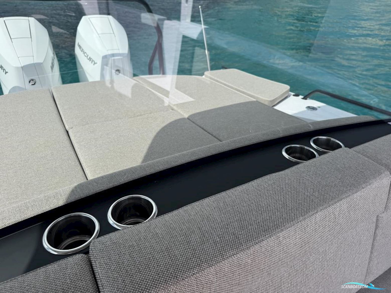 AXOPAR 37 XC Cross Cabin