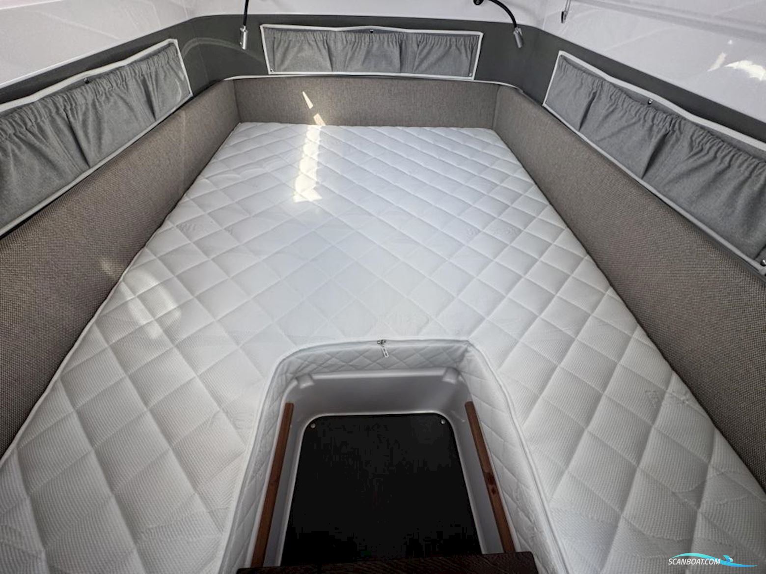 AXOPAR 37 XC Cross Cabin