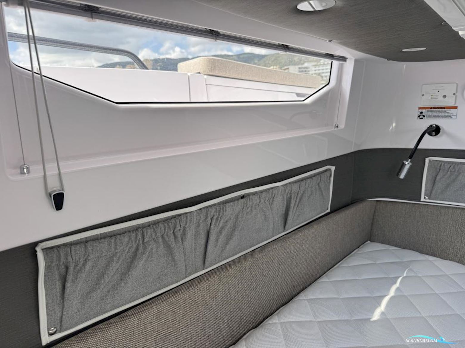 AXOPAR 37 XC Cross Cabin