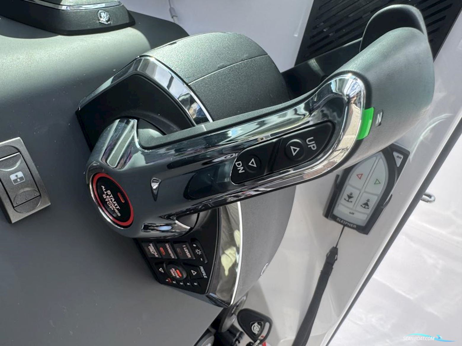 AXOPAR 37 XC Cross Cabin