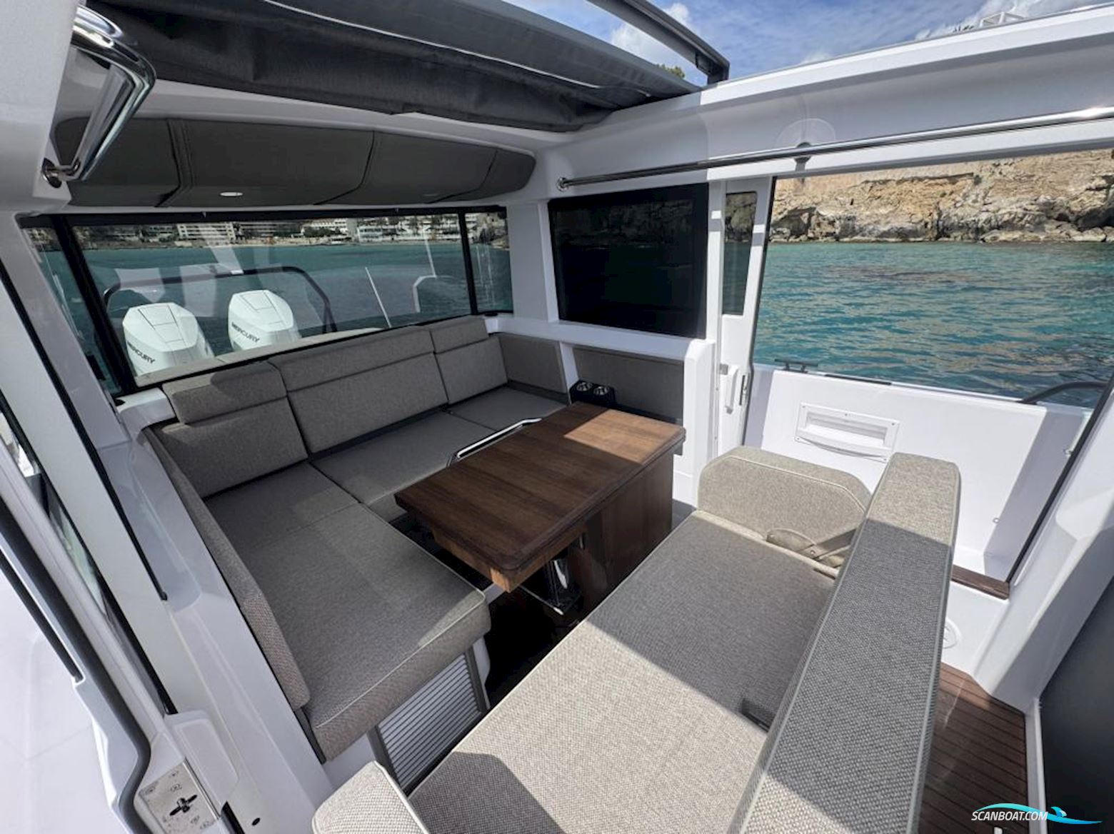 AXOPAR 37 XC Cross Cabin