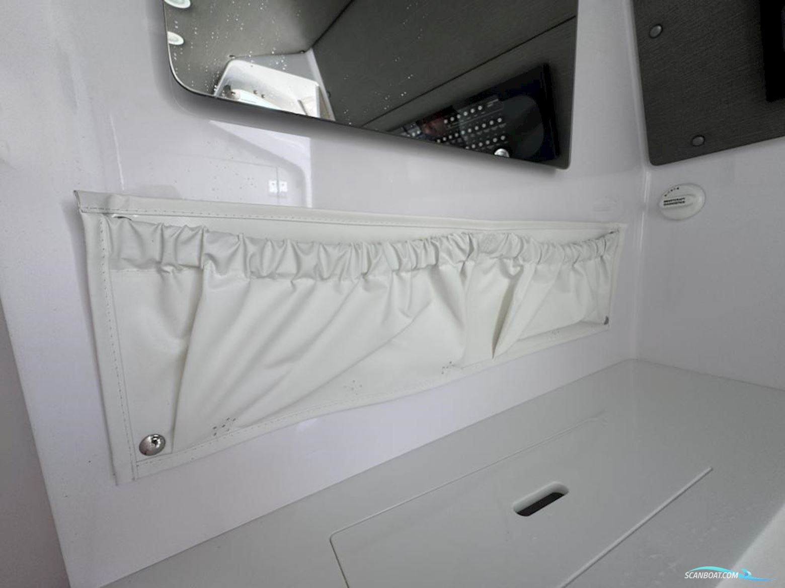 AXOPAR 37 XC Cross Cabin