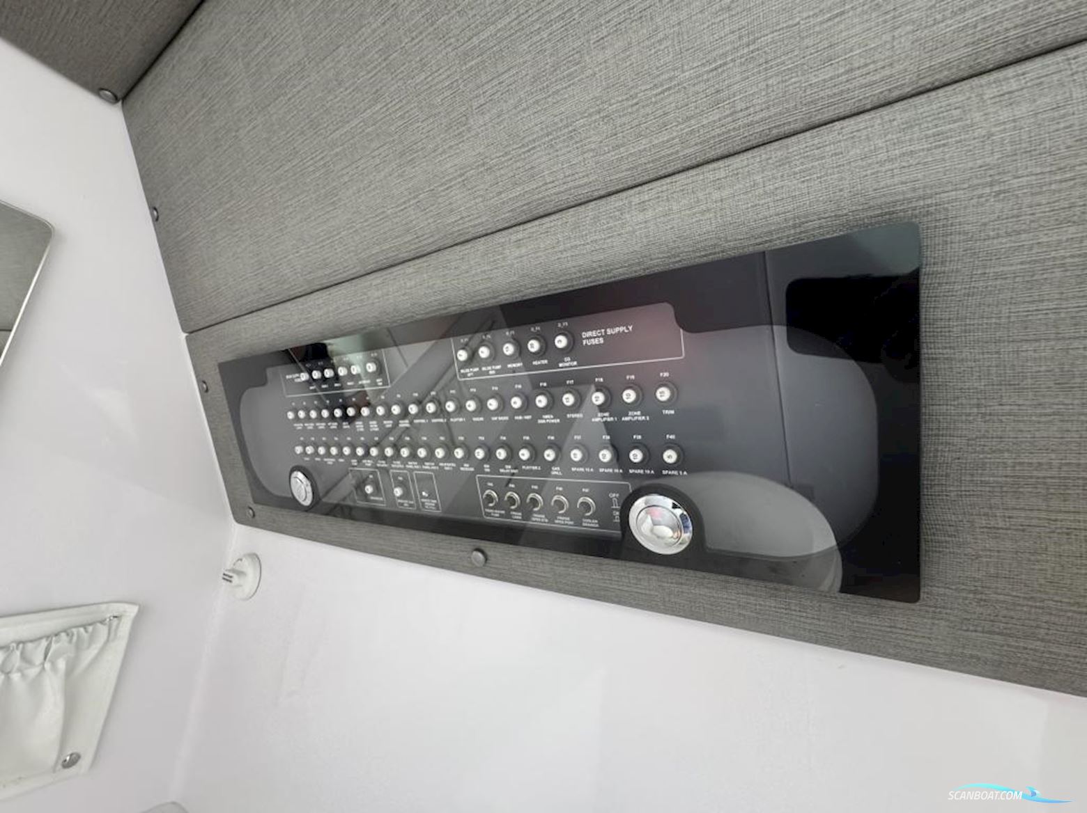 AXOPAR 37 XC Cross Cabin