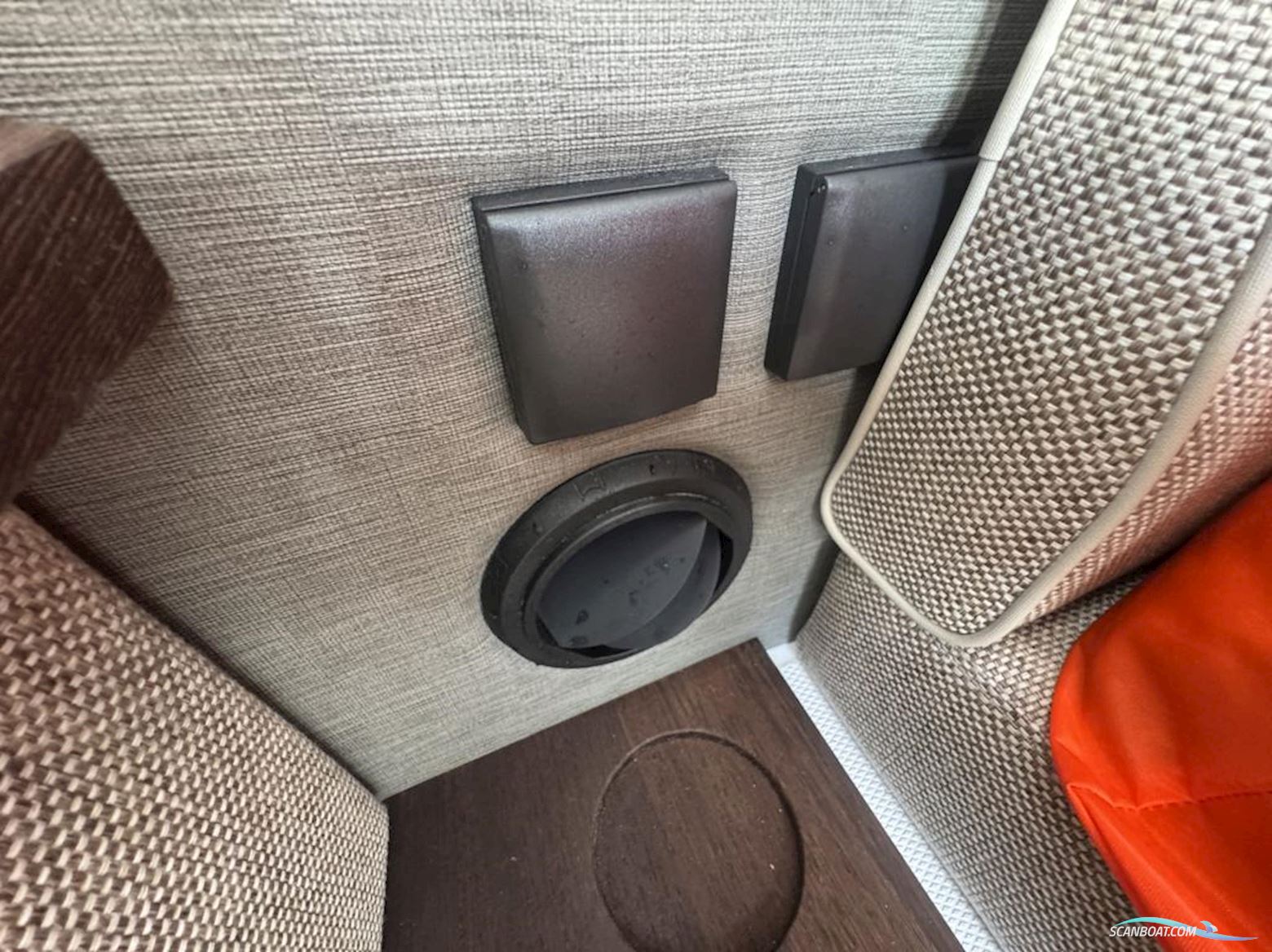 AXOPAR 37 XC Cross Cabin