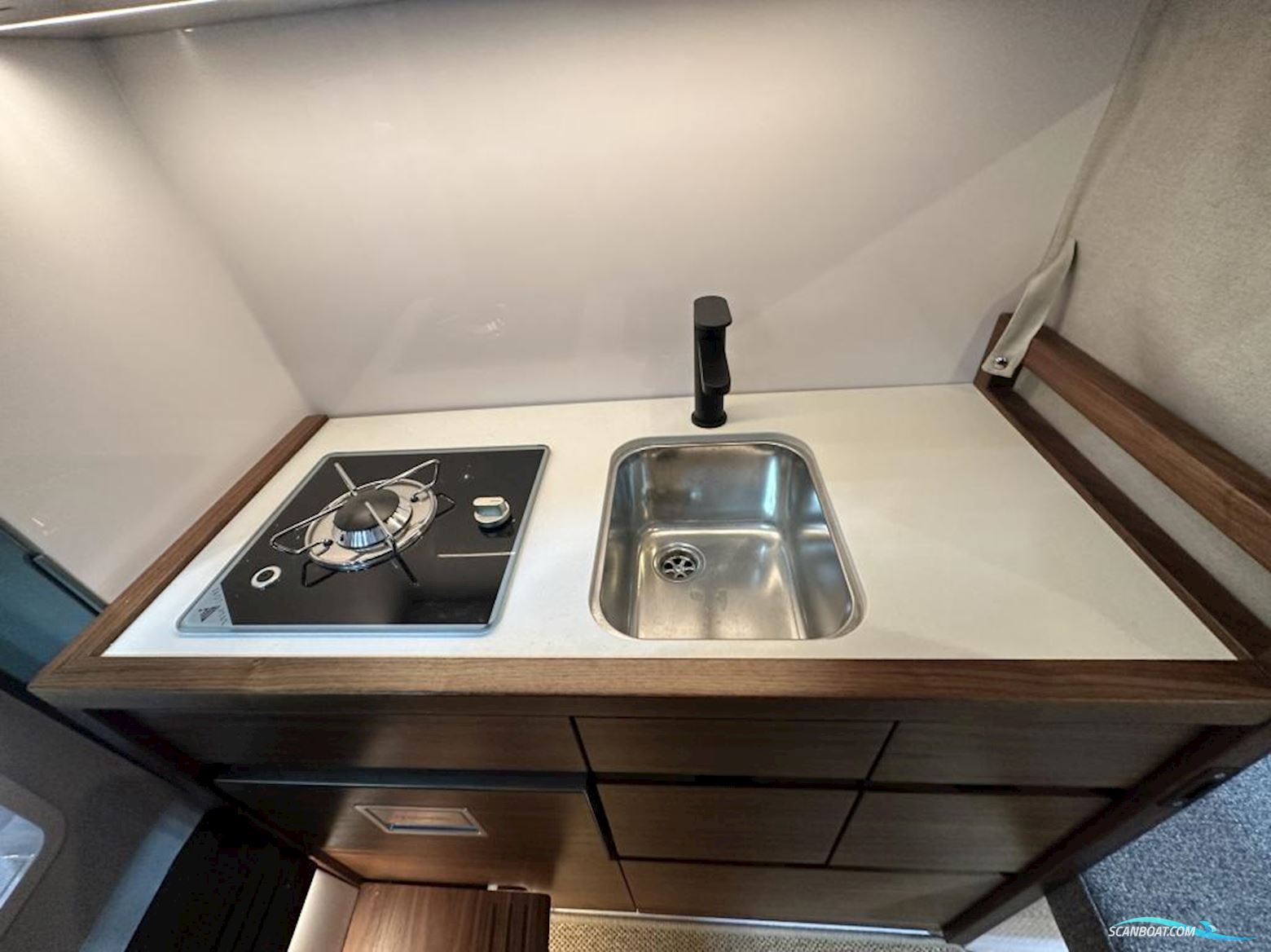 Axopar 38 Cross Cabin