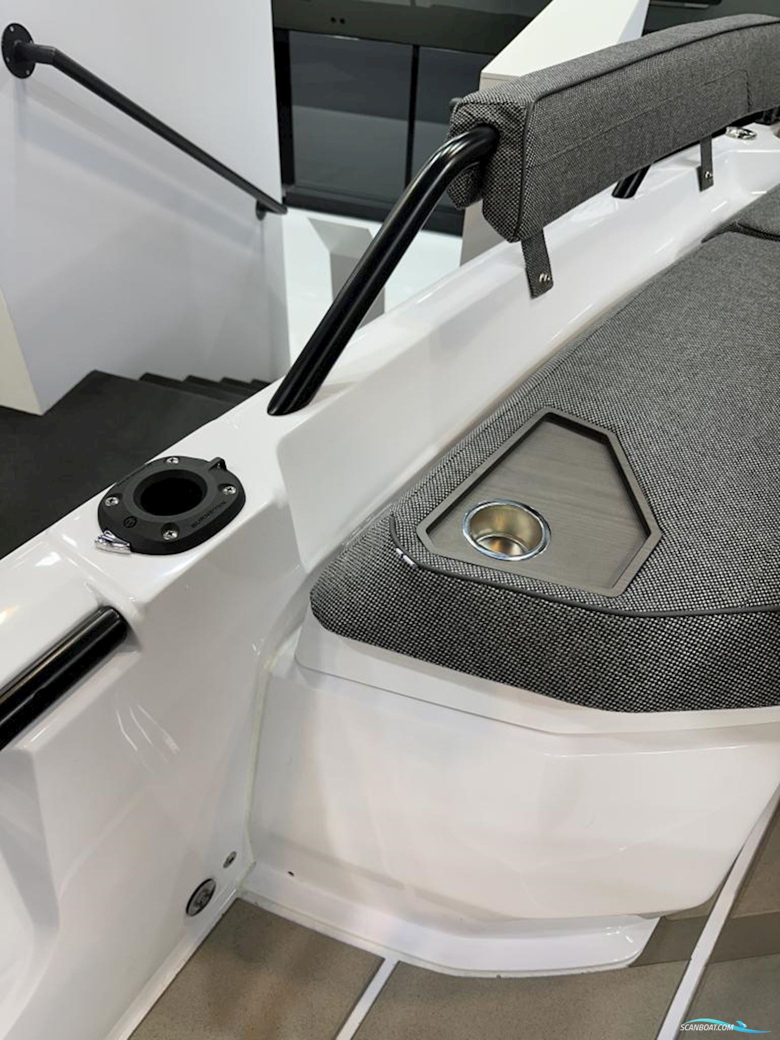 Axopar 38 Cross Cabin