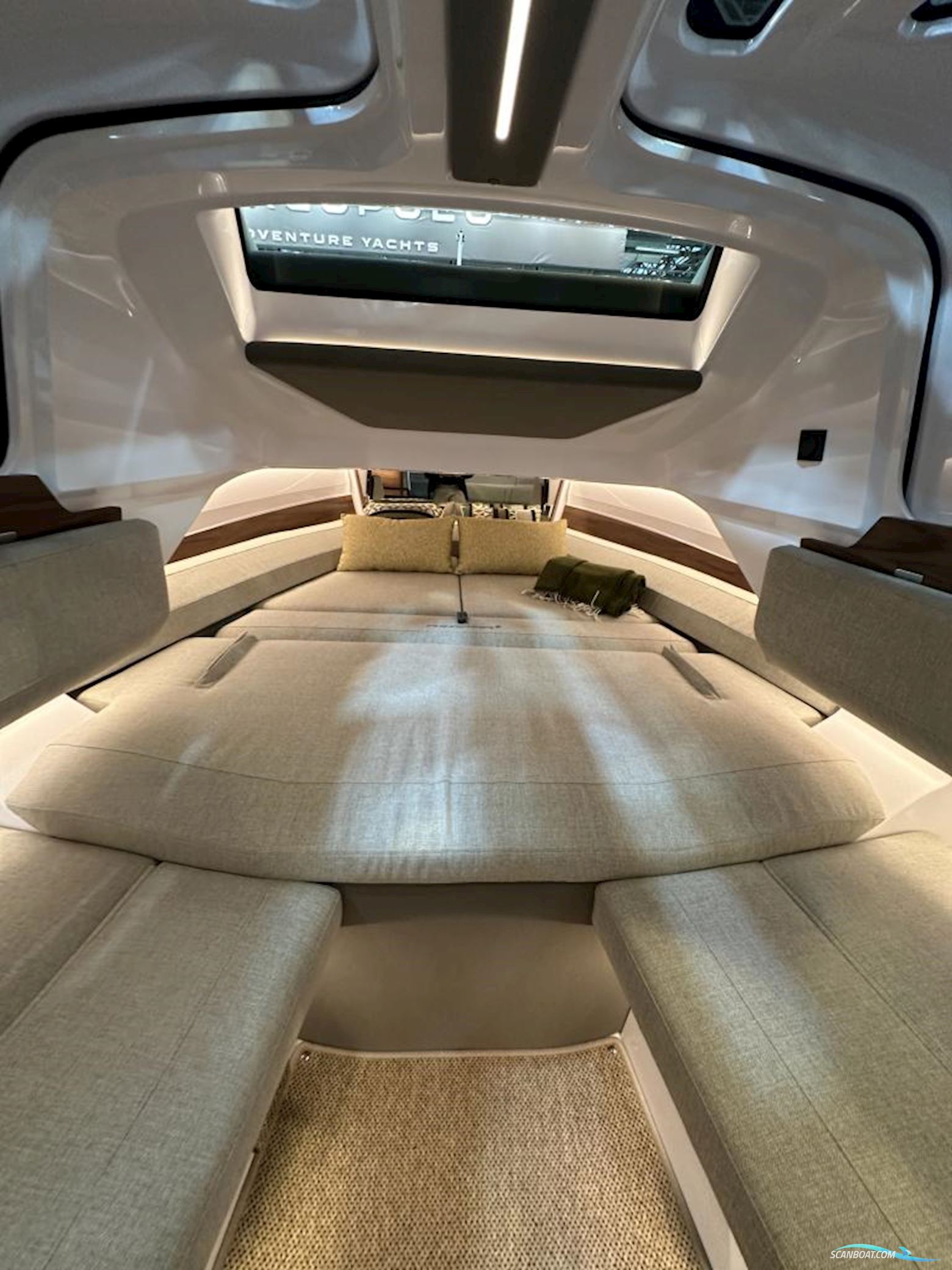 Axopar 38 Cross Cabin