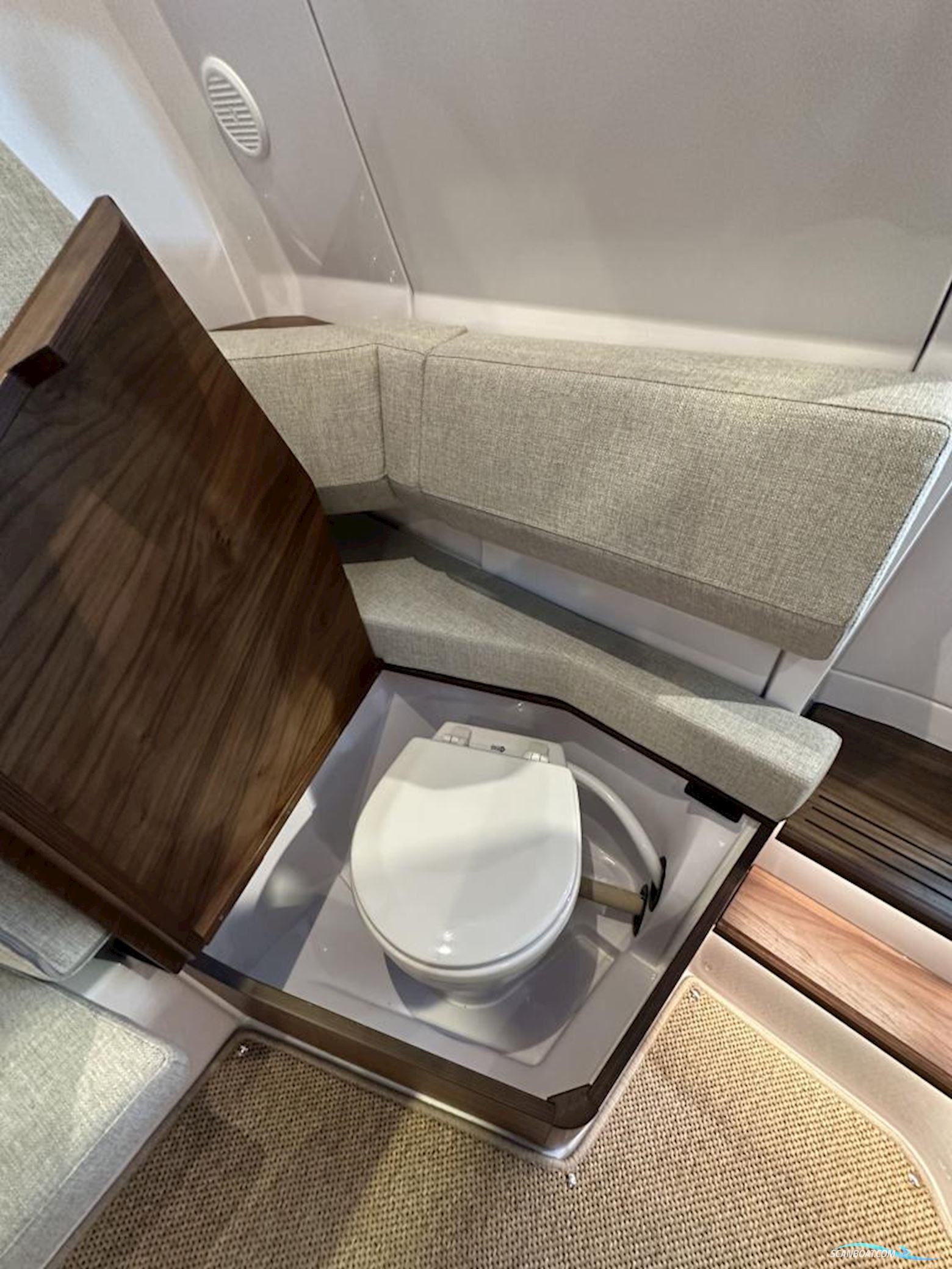 Axopar 38 Cross Cabin