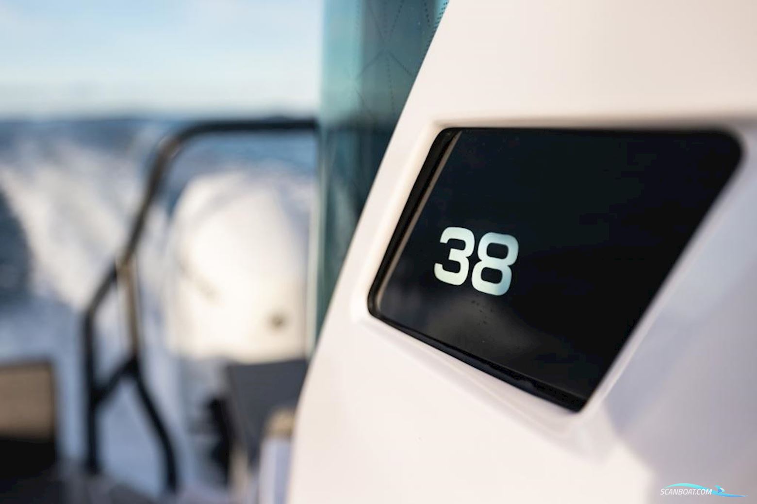 Axopar 38 Cross Cabin