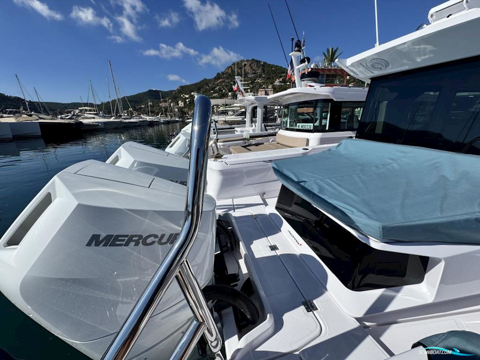 Axopar 38 XC Cross Cabin