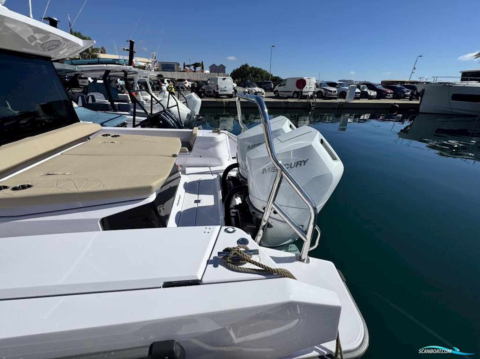 Axopar 38 XC Cross Cabin