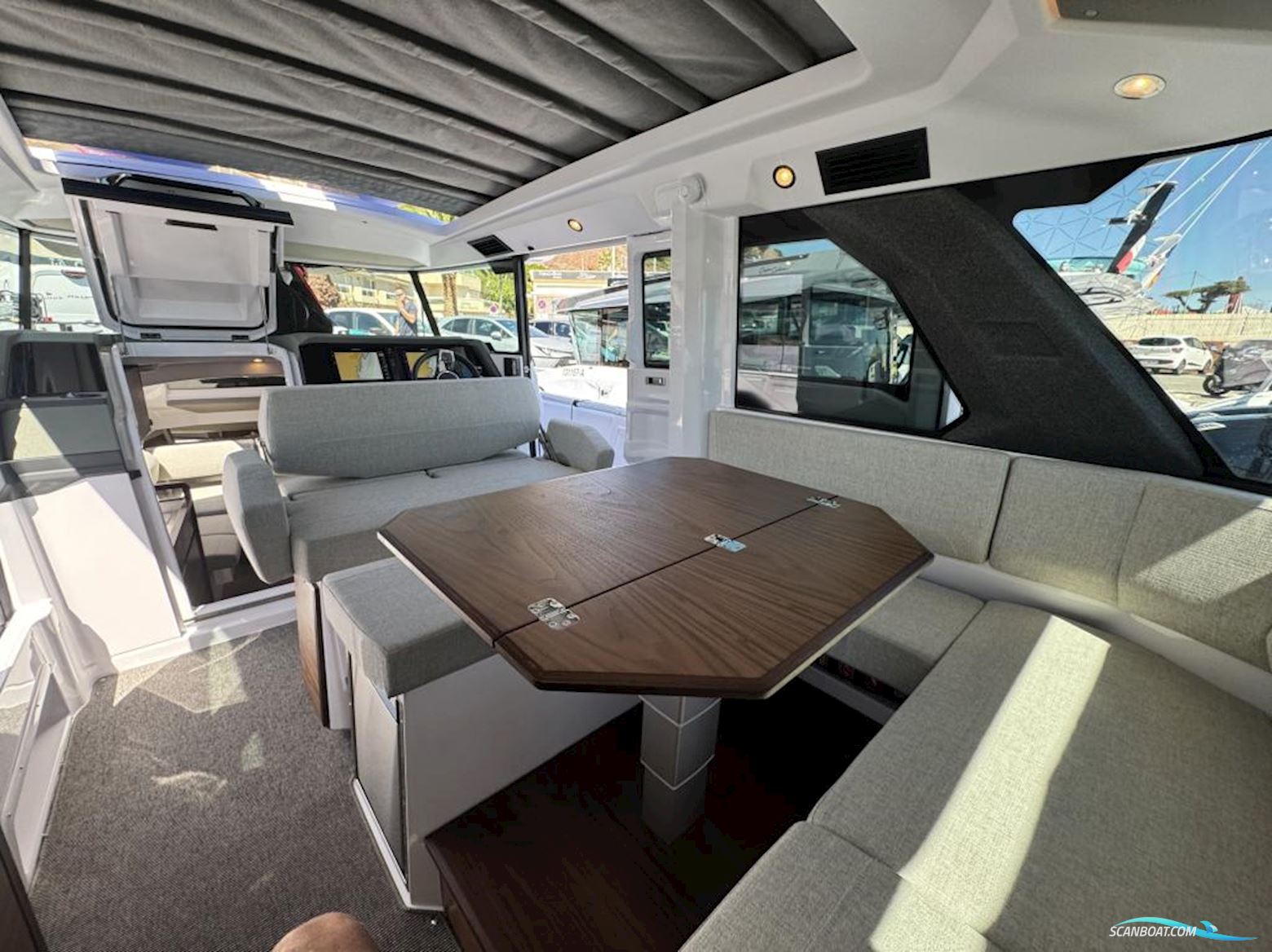 Axopar 38 XC Cross Cabin