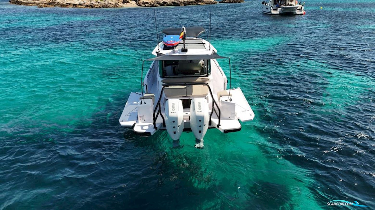 AXOPAR 38 XC Cross Cabin