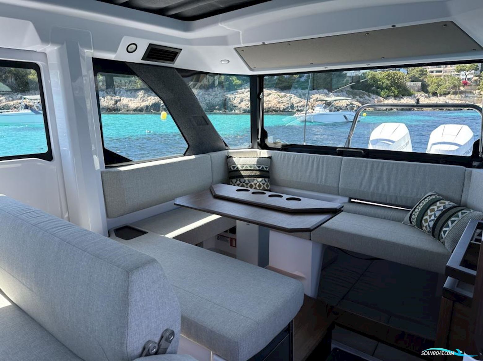 AXOPAR 38 XC Cross Cabin