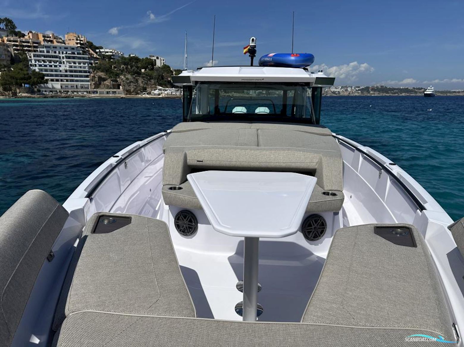 AXOPAR 38 XC Cross Cabin