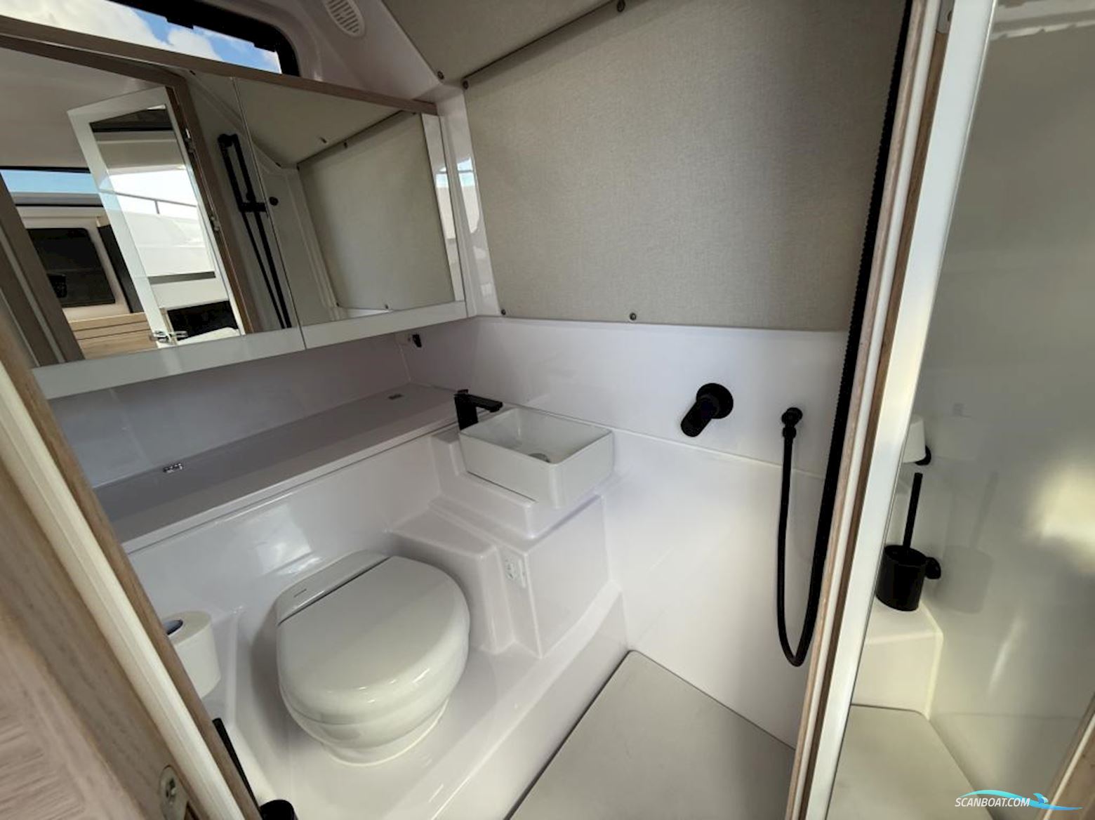 AXOPAR 45 Cross Cabin - Aft Cabin