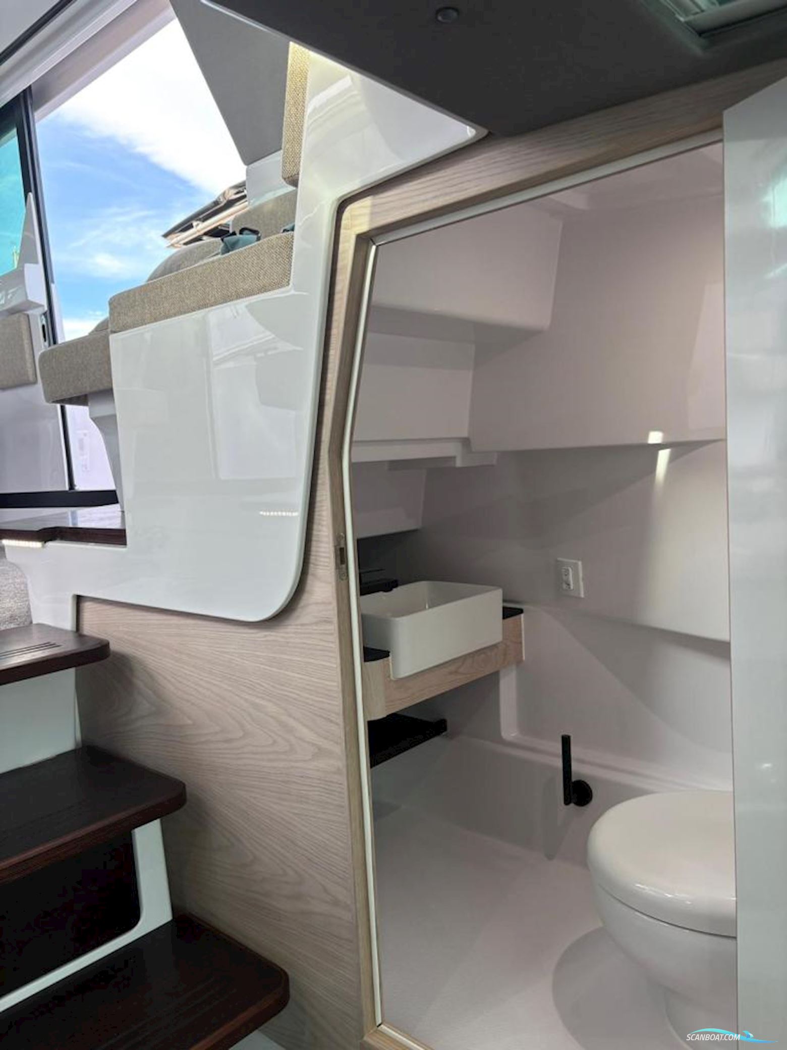AXOPAR 45 Cross Cabin