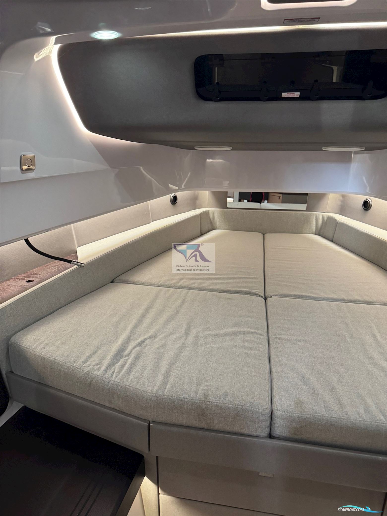 AXOPAR 45 Cross Cabin