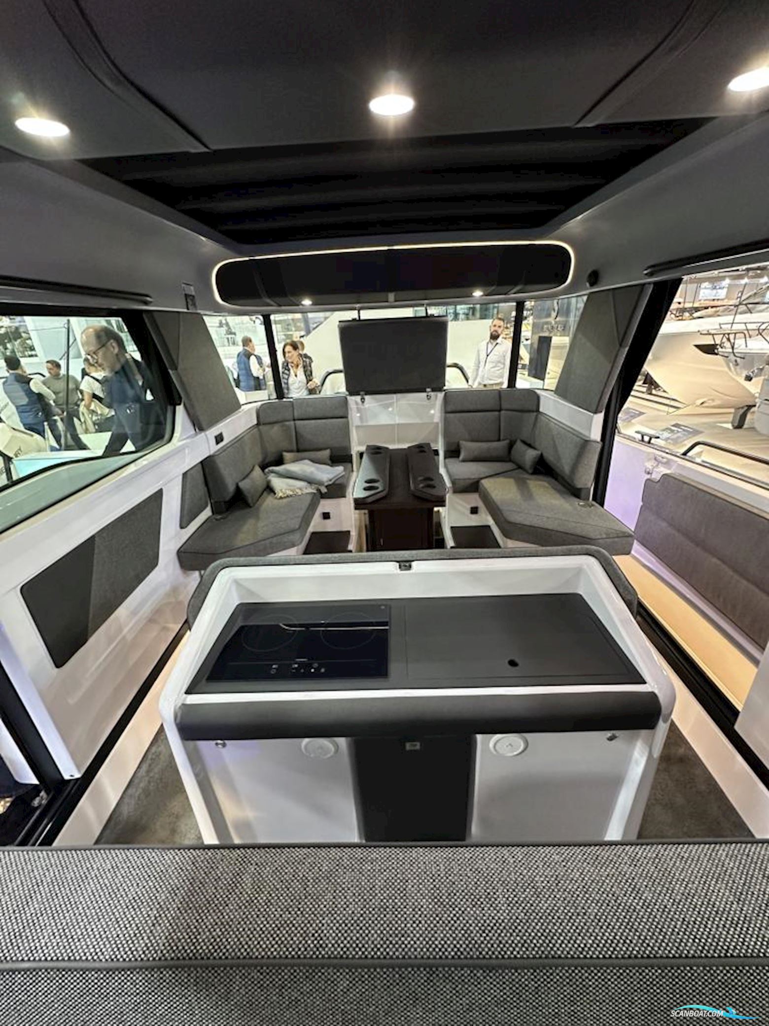 Axopar 45 Cross Cabin