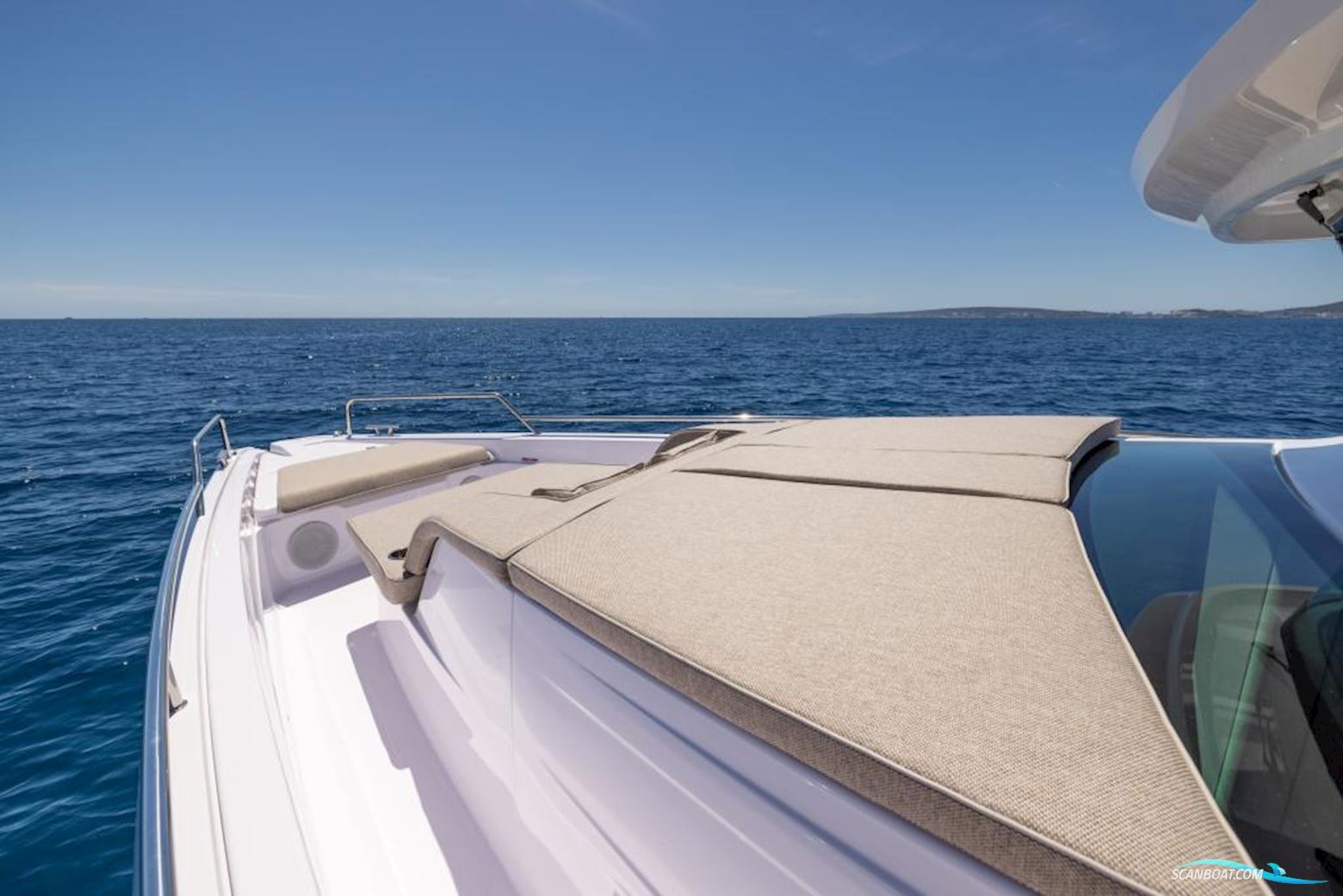 Axopar 45 XC Cross Cabin