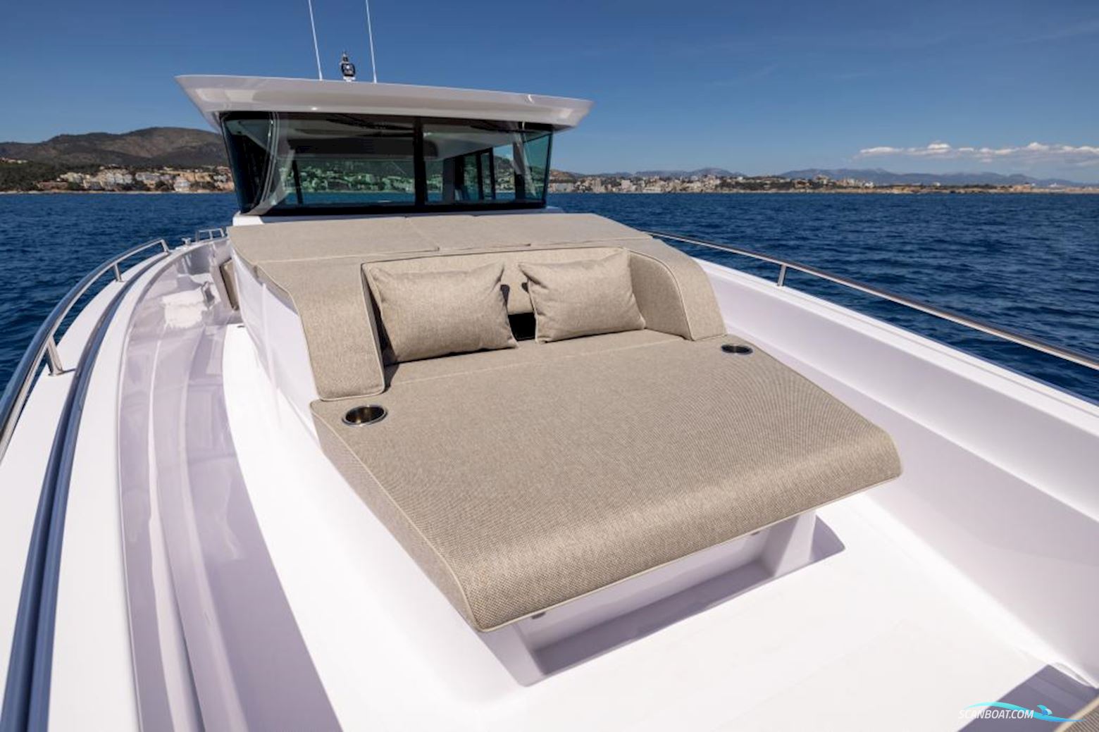 Axopar 45 XC Cross Cabin