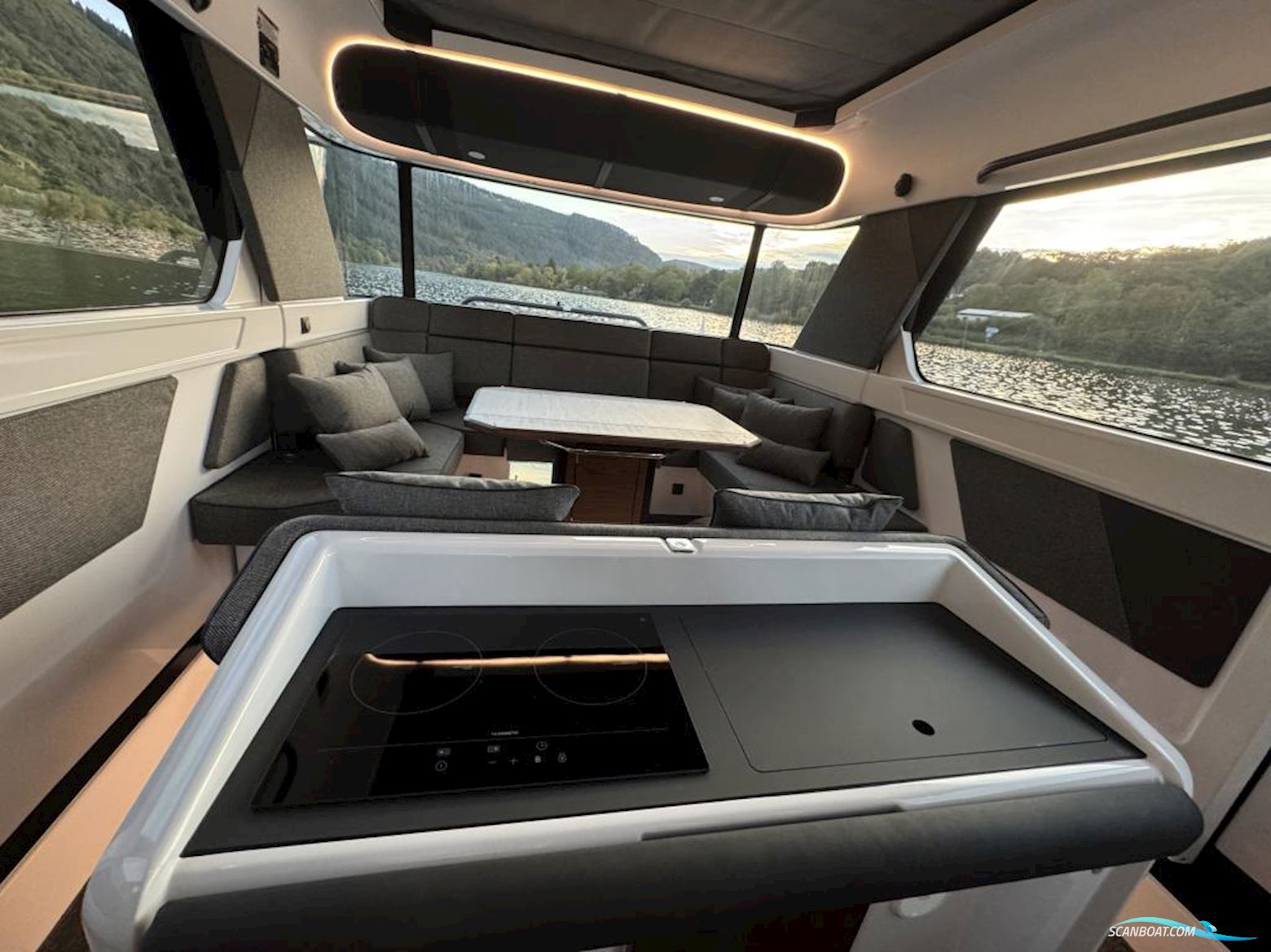 Axopar 45 XC Cross Cabin