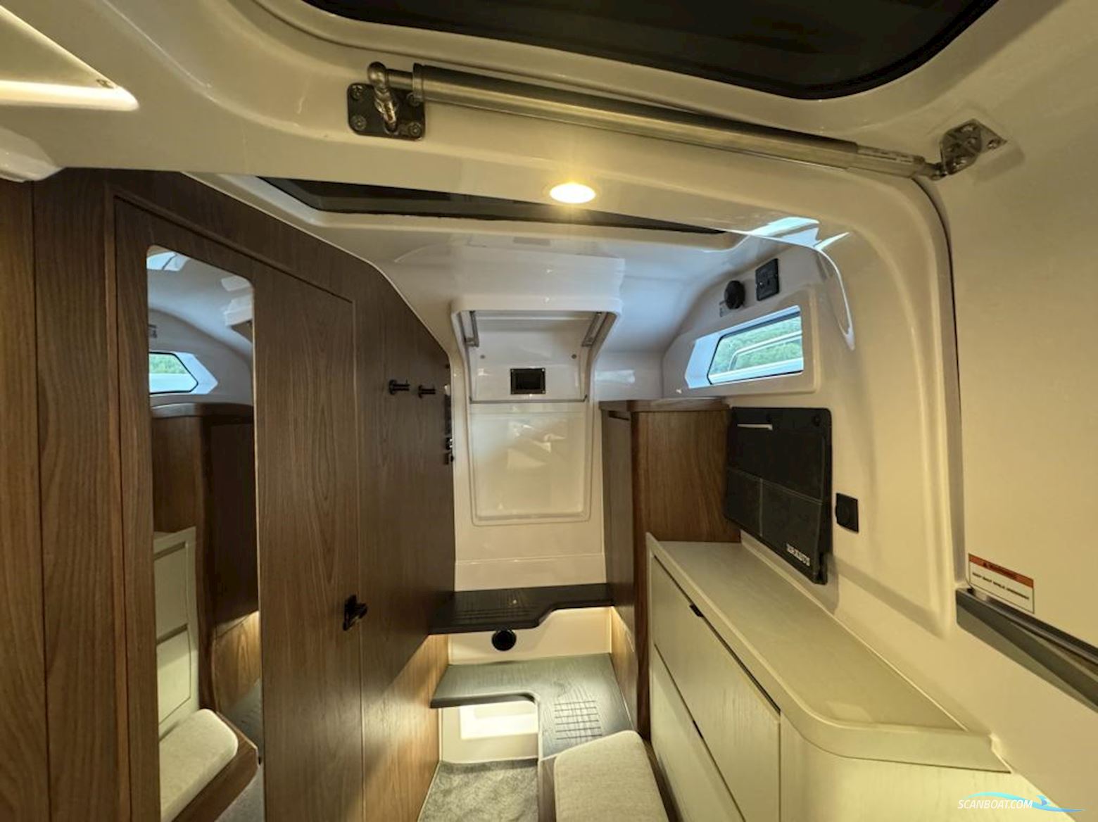 Axopar 45 XC Cross Cabin
