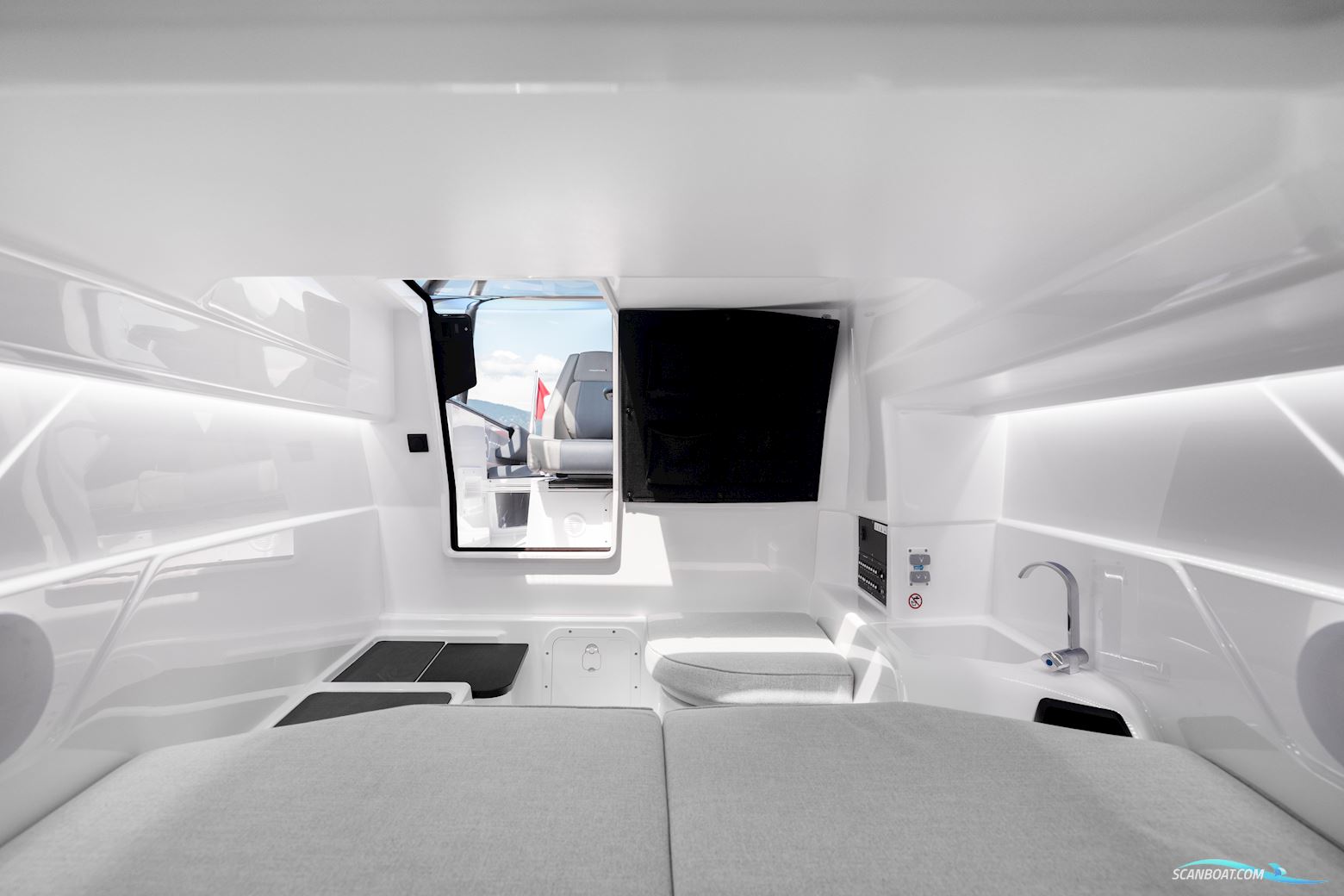 Axopar Yachts 25 Cross Top