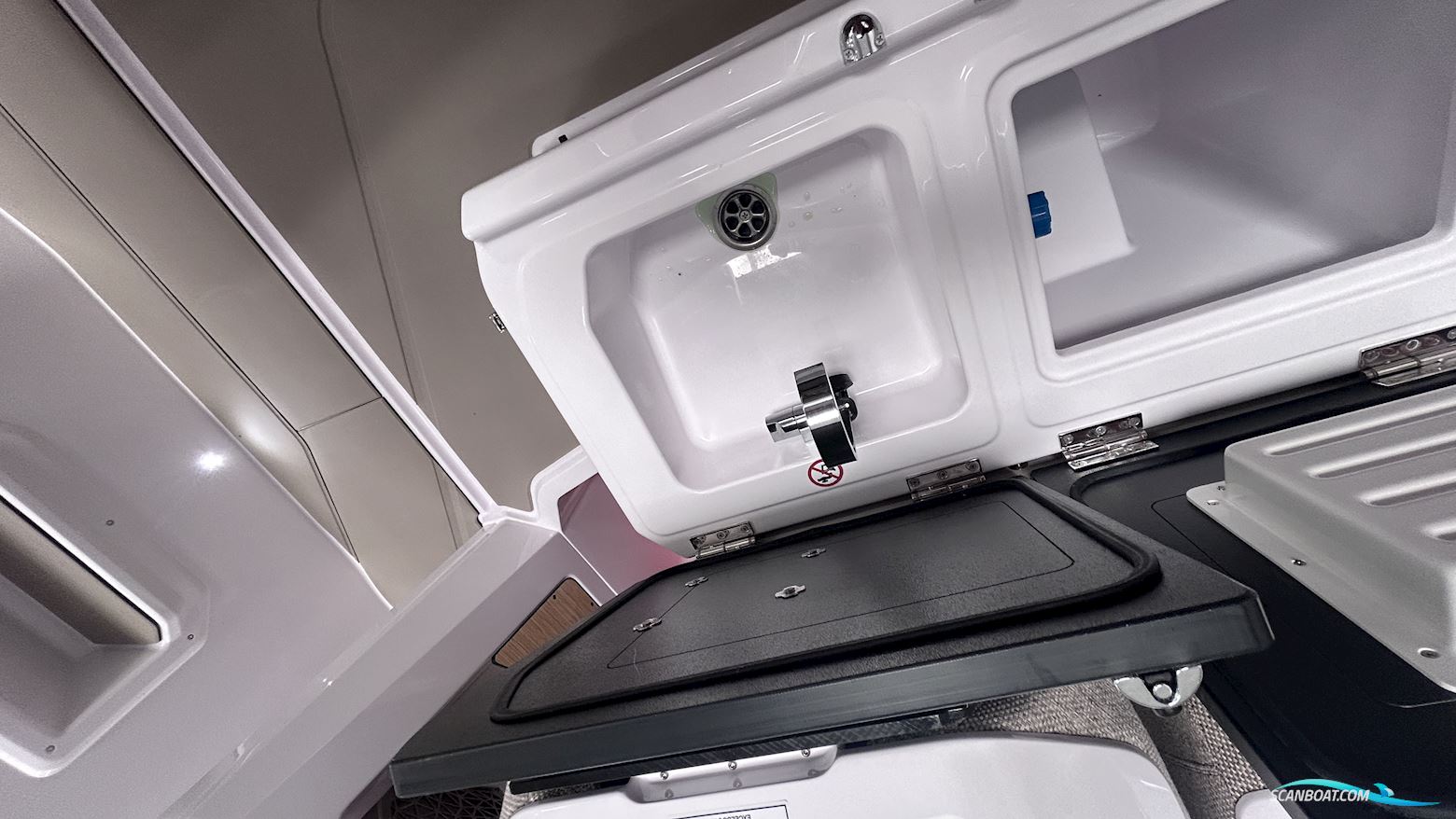 Axopar Yachts 29 Sun Top Mediterrana  Edition