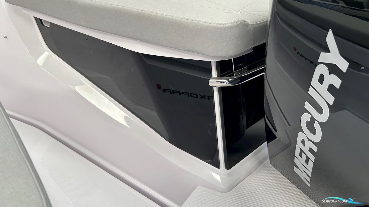 Axopar Yachts 29 XC Cross Cabin