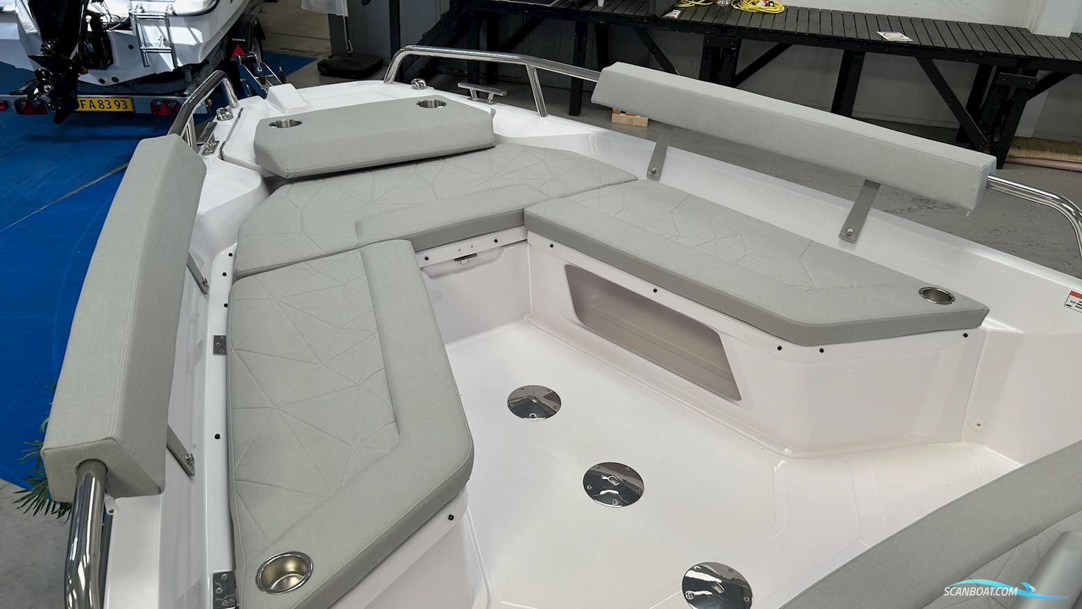 Axopar Yachts 29 XC Cross Cabin