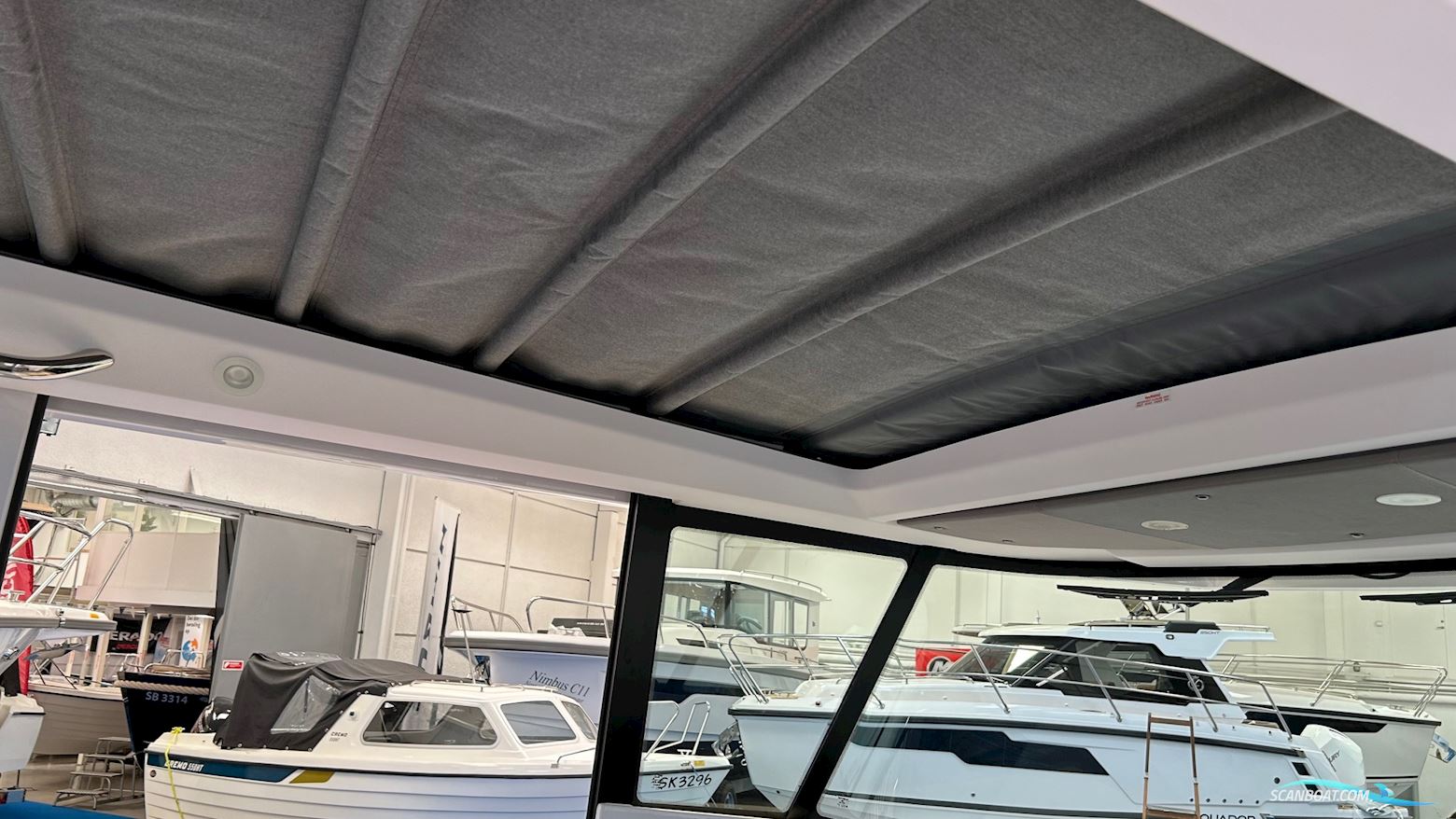 Axopar Yachts 29 XC Cross Cabin