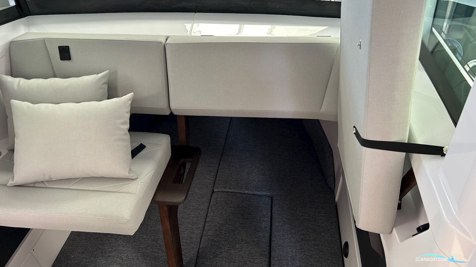 Axopar Yachts 29 XC Cross Cabin