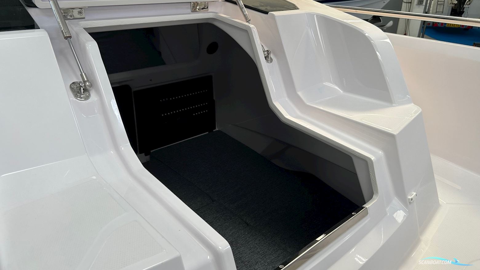 Axopar Yachts 29 XC Cross Cabin