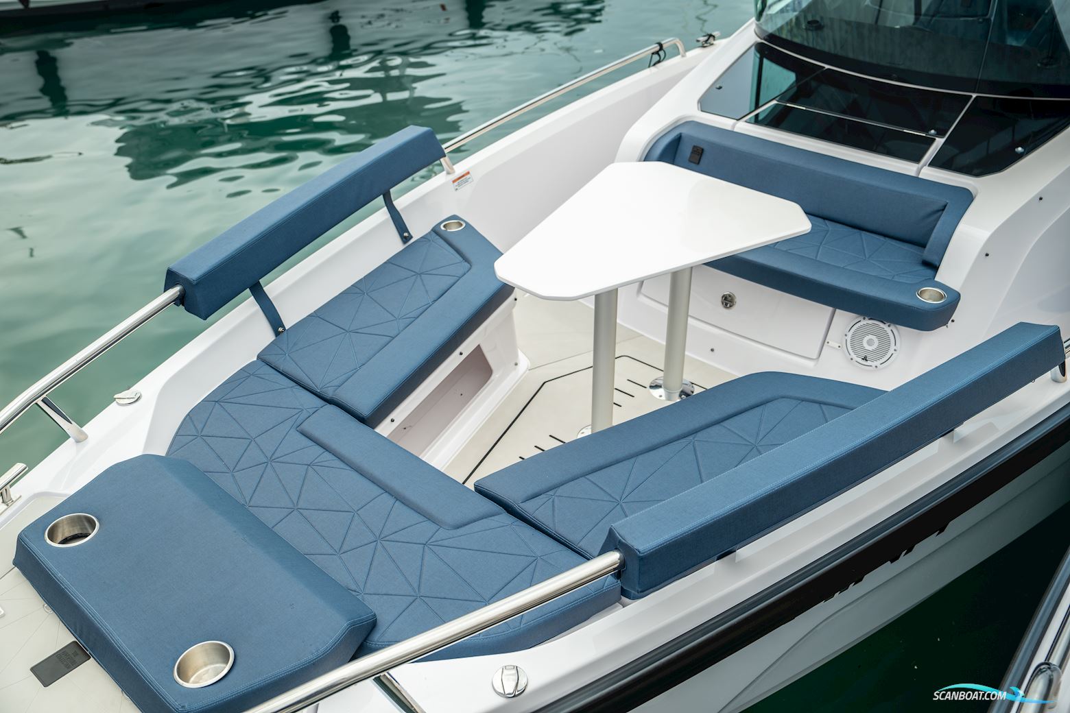 Axopar Yachts 29 XC Cross Cabin