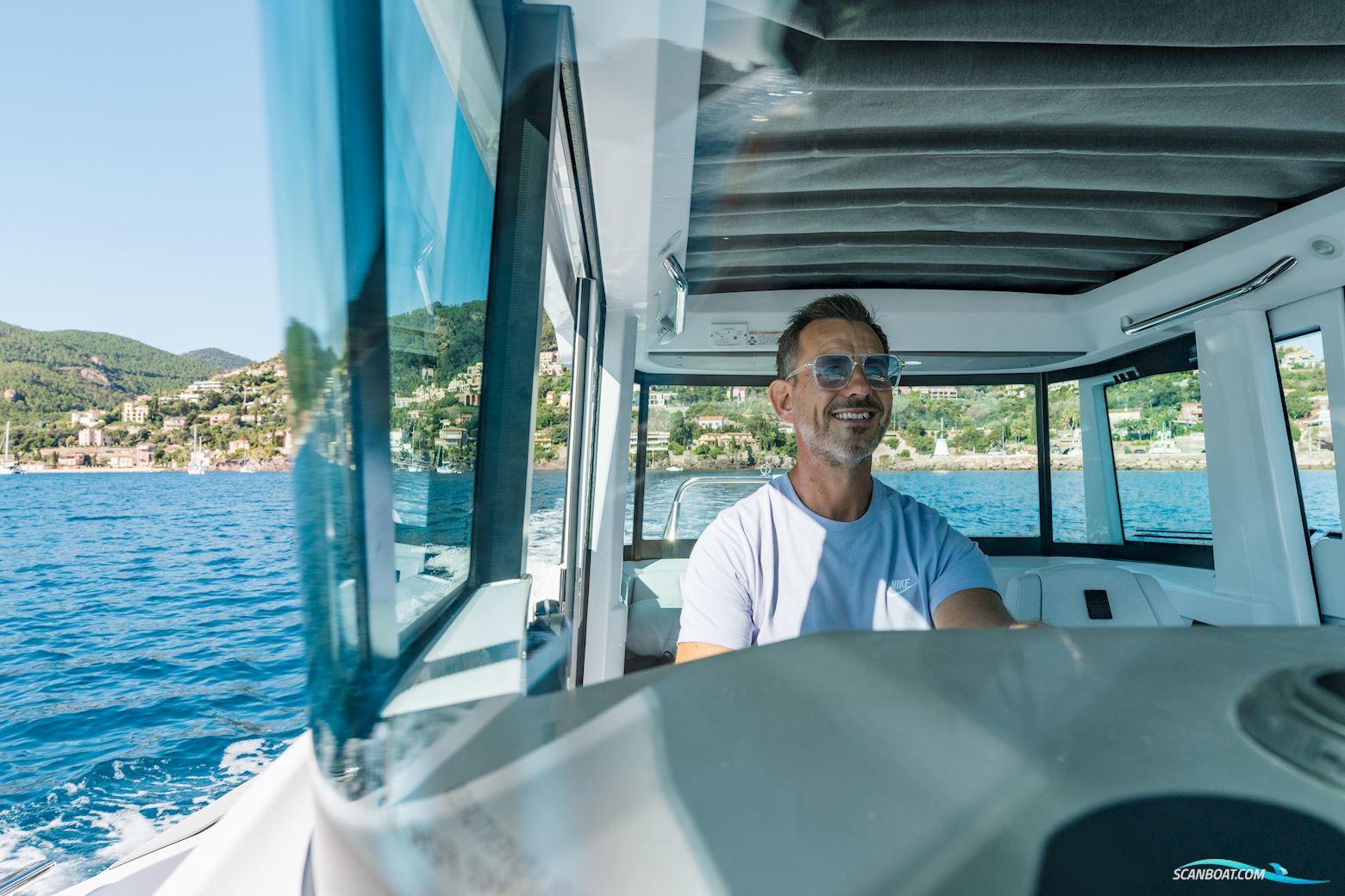 Axopar Yachts 29 XC Cross Cabin