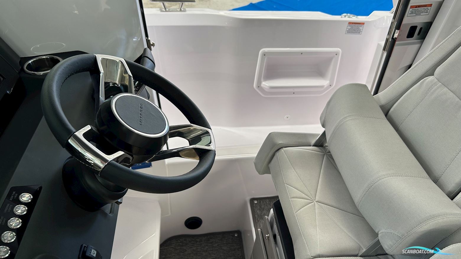 Axopar Yachts 29 XC Cross Cabin