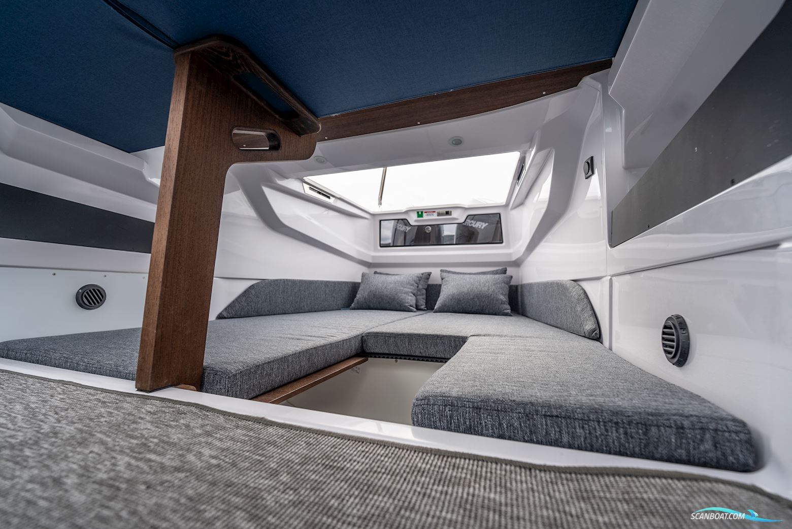 Axopar Yachts 29 XC Cross Cabin