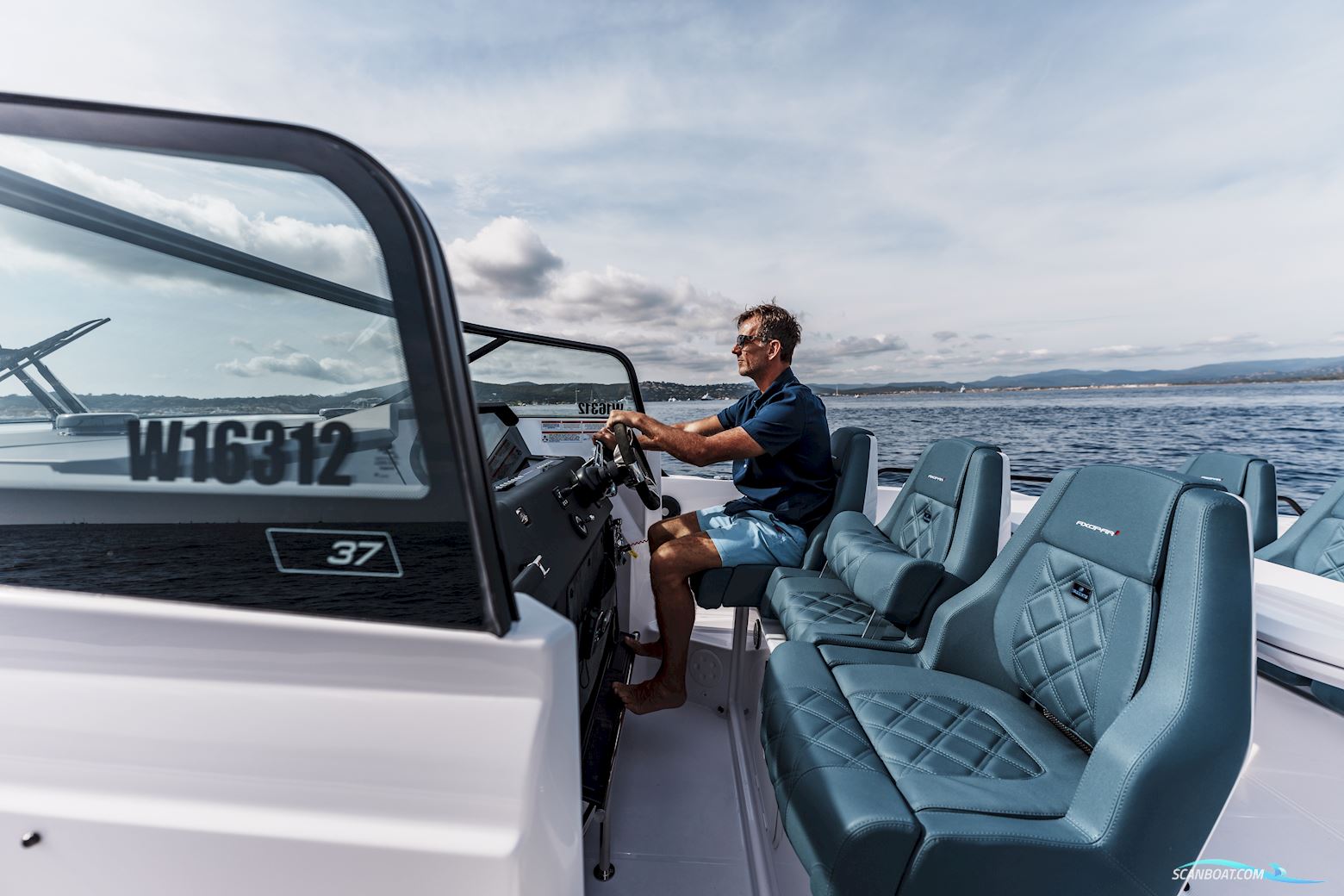 Axopar Yachts 37 Spyder