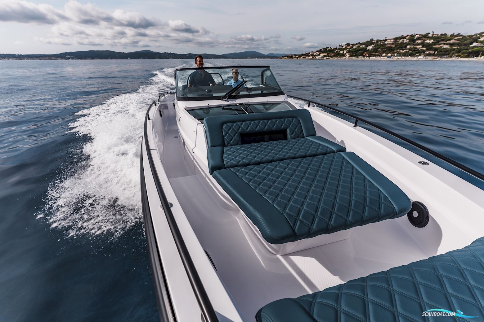 Axopar Yachts 37 Spyder